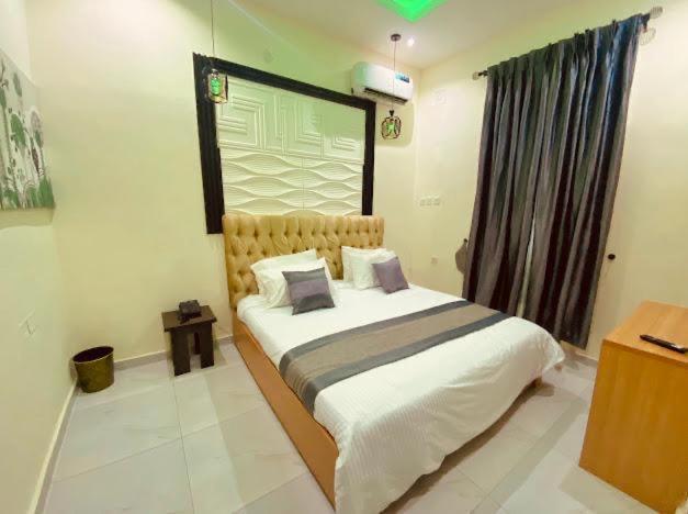 West Wing Hotel Lagos Extérieur photo