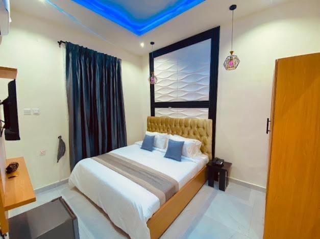 West Wing Hotel Lagos Extérieur photo
