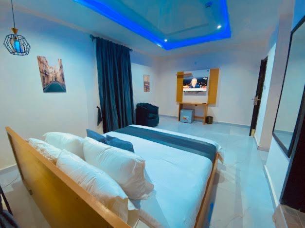 West Wing Hotel Lagos Extérieur photo