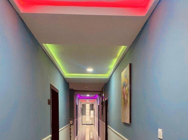 West Wing Hotel Lagos Extérieur photo
