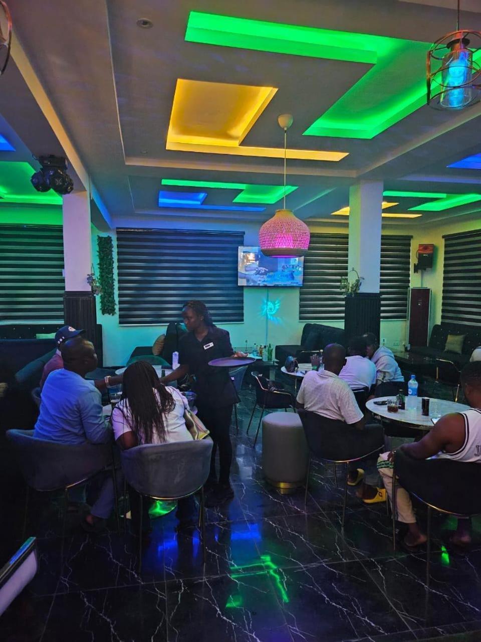 West Wing Hotel Lagos Extérieur photo