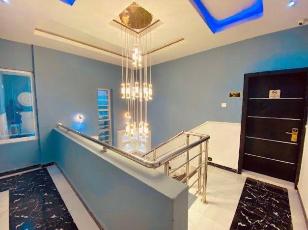 West Wing Hotel Lagos Extérieur photo